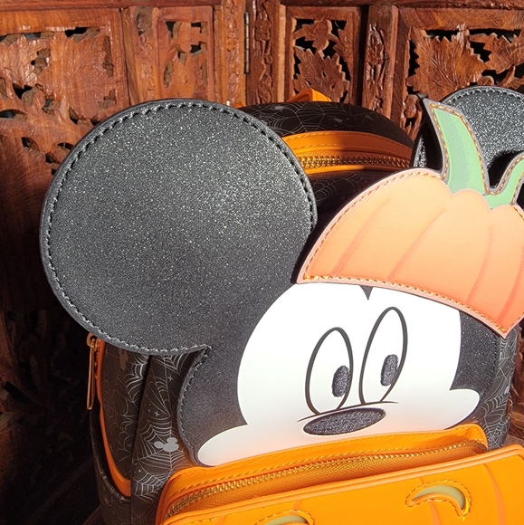 NWT Loungefly Disney Mickey Mouse Pumpkin Light Up Mini Backpack - Picture 6 of 11